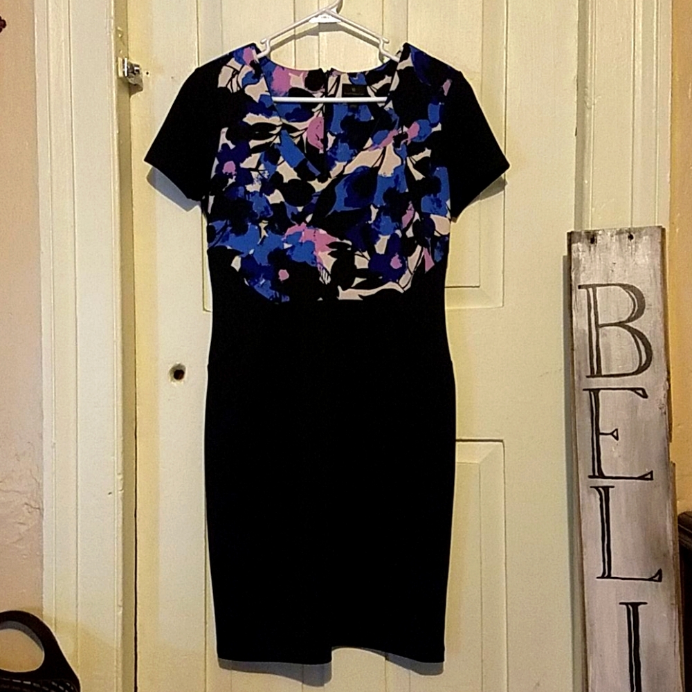 Floral and Black Fitted Midi Dress Size Medium 🖤